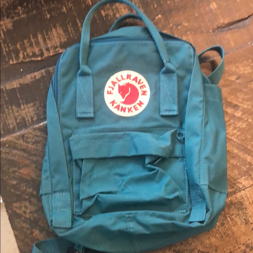 Fjall Raven Kanken mini backback